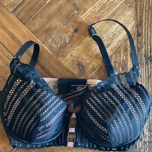 Victoria’s Secret 36DD Plunge Bra